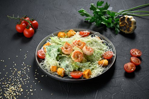 Салат Цезарь с креветками