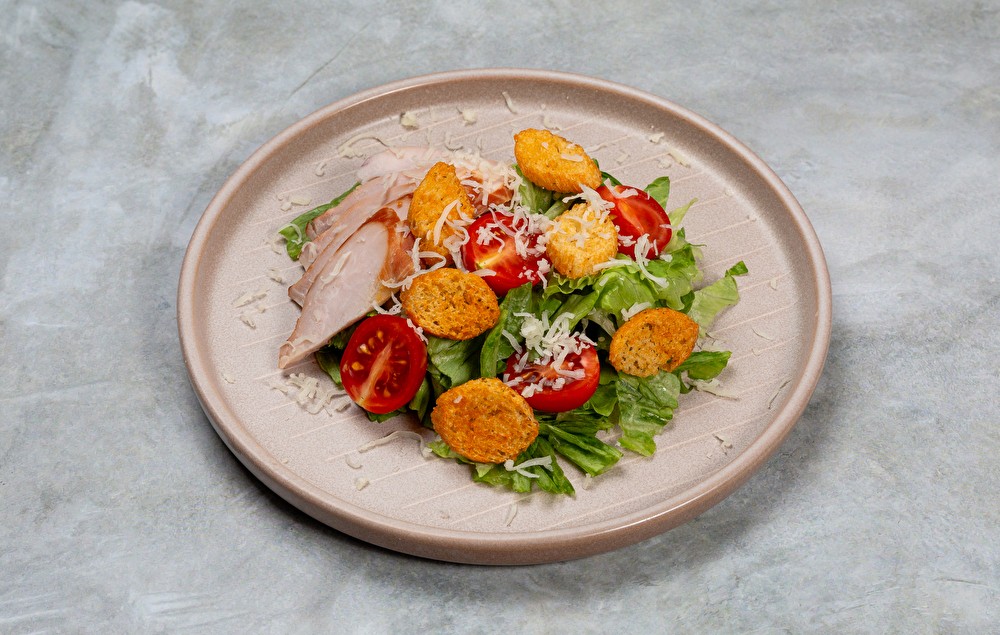 Салат Цезарь с курицей