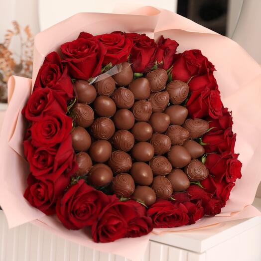 Букет из клубники с розами