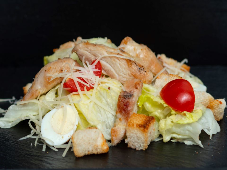 Цезарь с курицей
