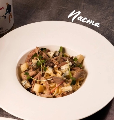 Паста с уткой и сыром дор блю