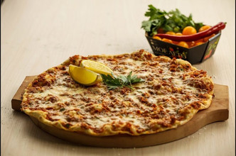 Ламаджо с сыром