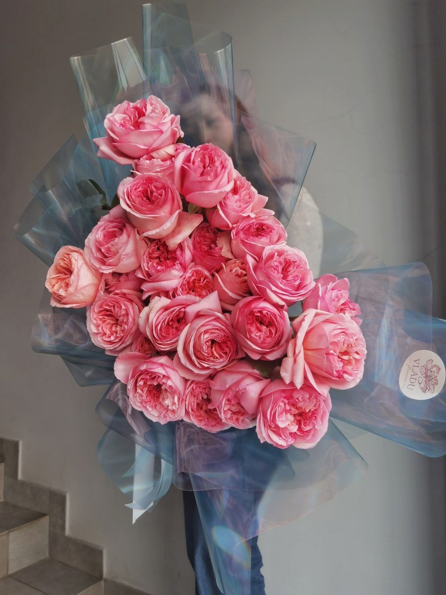 Букет розовых пионовидных роз