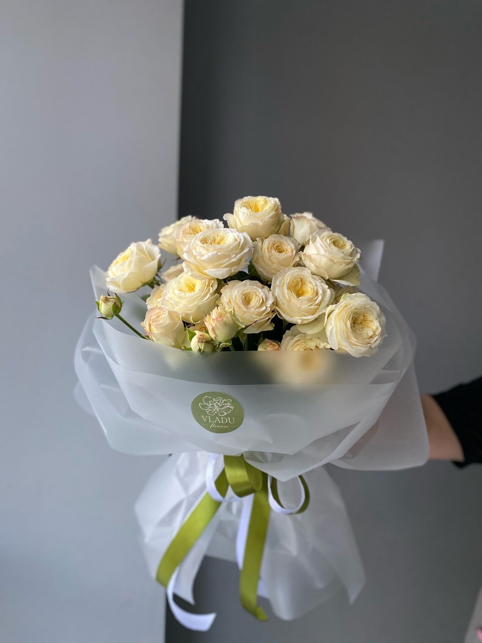 Монобукет кустовых пионовидных роз