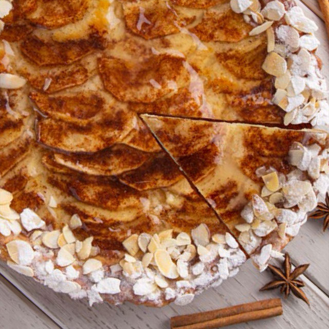 Пирог яблочный с корицей