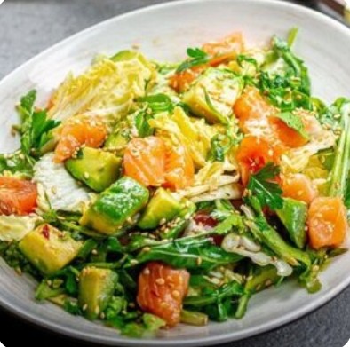 Салат с авокадо и лососем