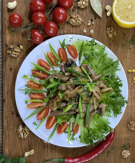 Салат "Теплый с грибами и мясом"
