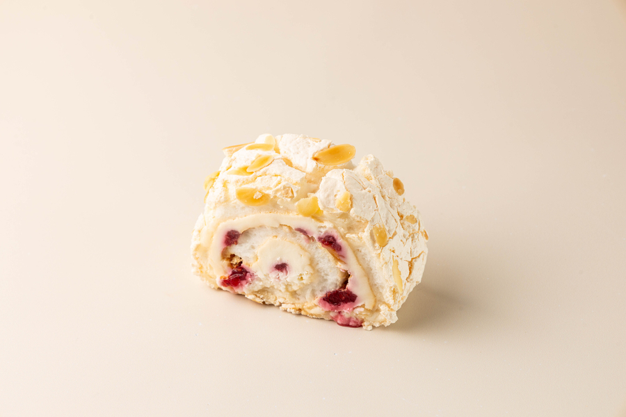 Пирожное Меренговый рулет