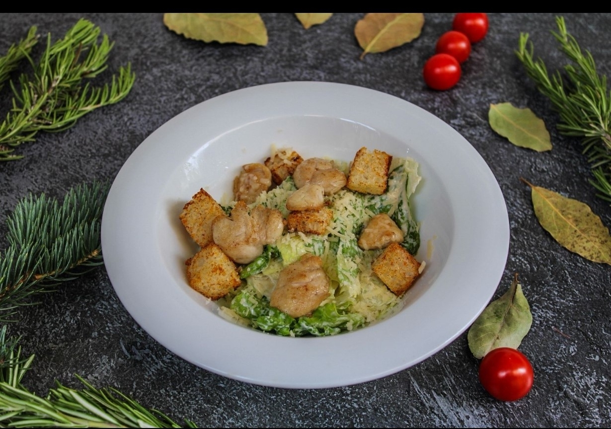 Салат Цезарь с курицей