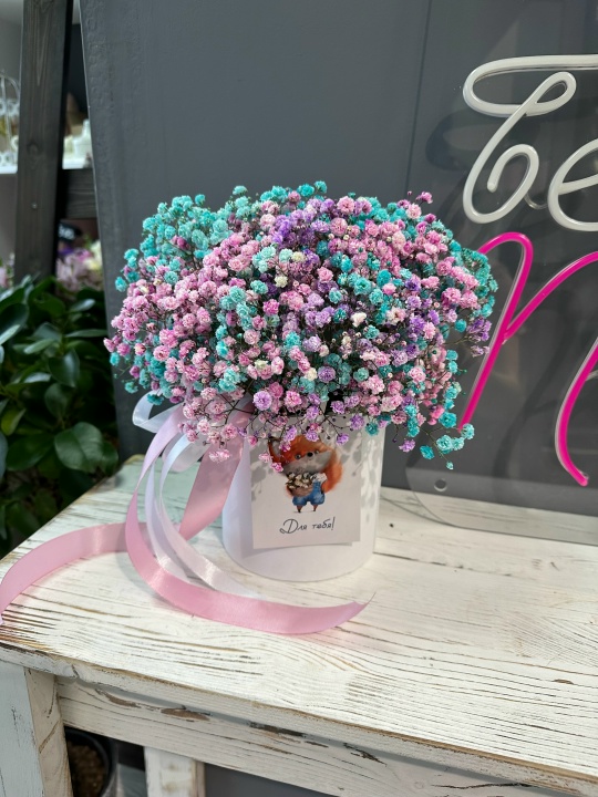 Яркая коробочка с воздушной гипсофилой