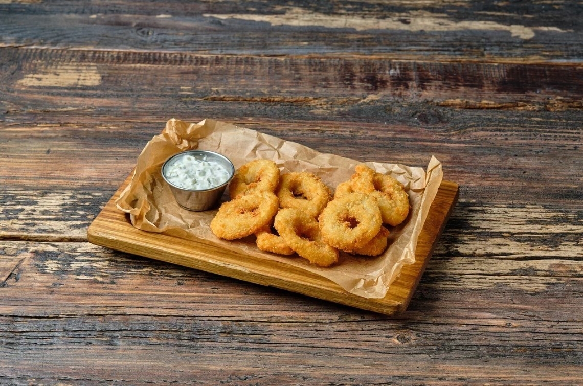 Луковые кольца с соусом Ранч