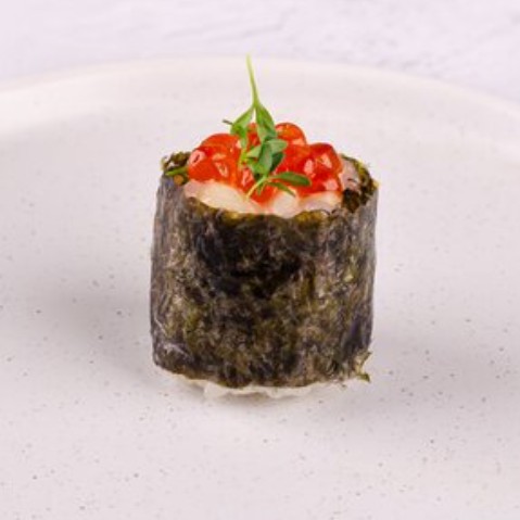 Гункан с гребешком и красной икрой
