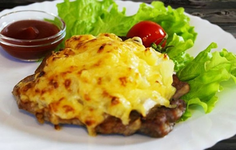 Запеченная курочка под шампиньонами