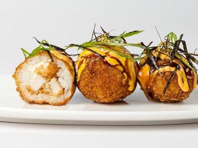 Рисовые шарики с курицей