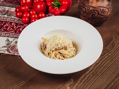 Аришта с беконом и сырным соусом