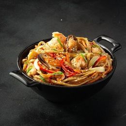 Морепродукты с лапшой удон