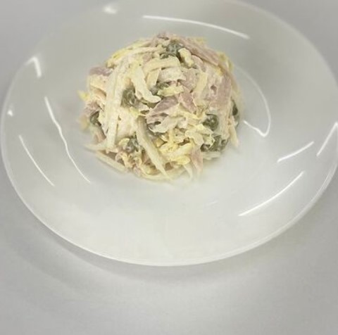 Салат с ветчиной и горошком