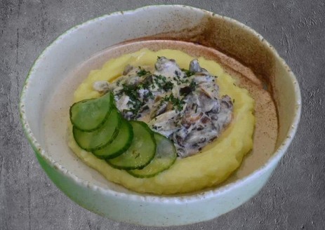 Бефстроганов из телятины с картофельным пюре