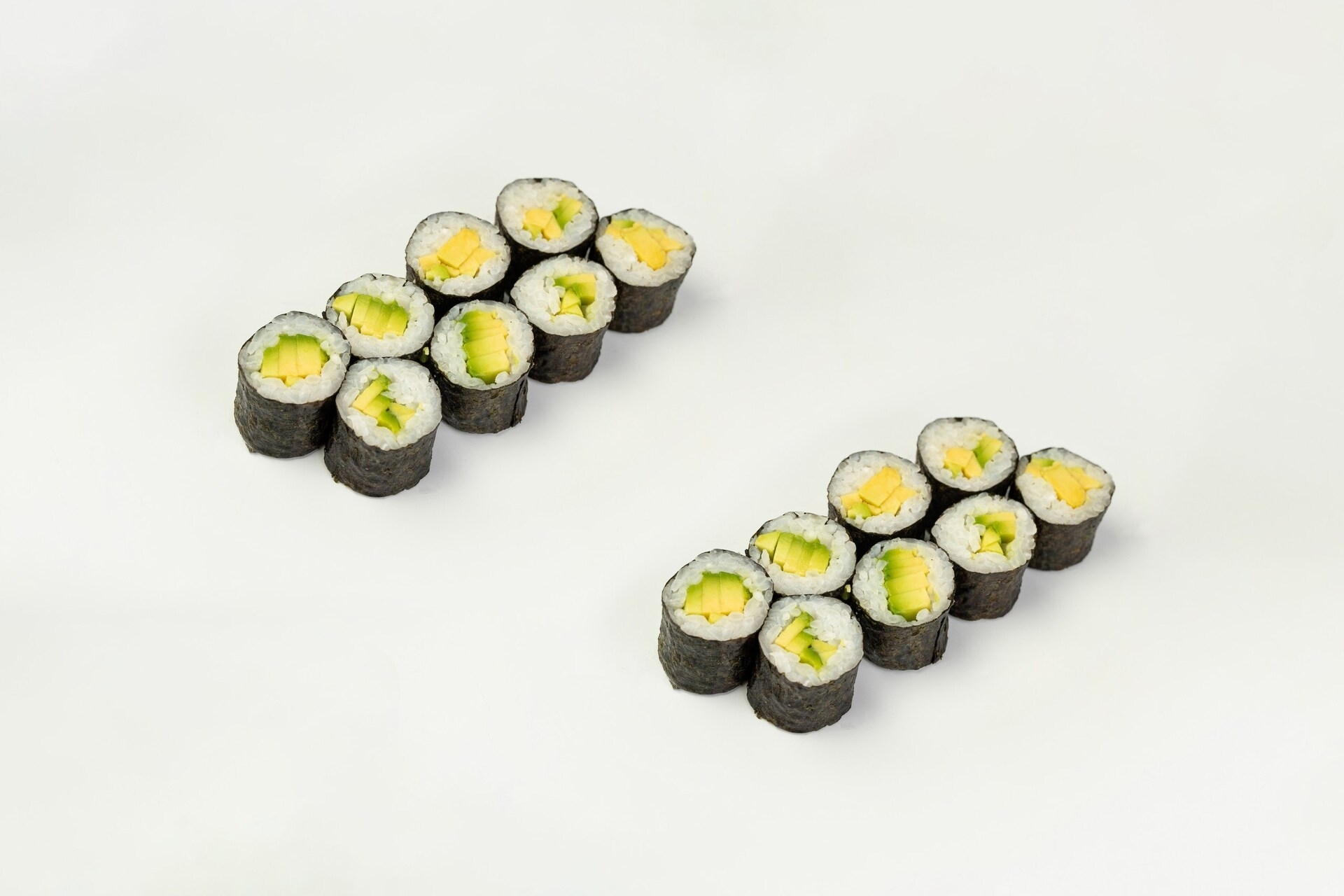 Двойной Авокадо маки ролл