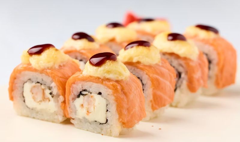 Филадельфия с креветкой запеченный