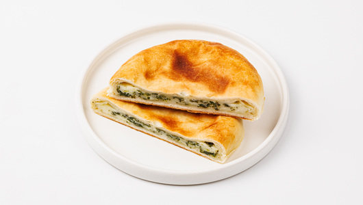 Мини пирог с сыром и шпинатом, кафе