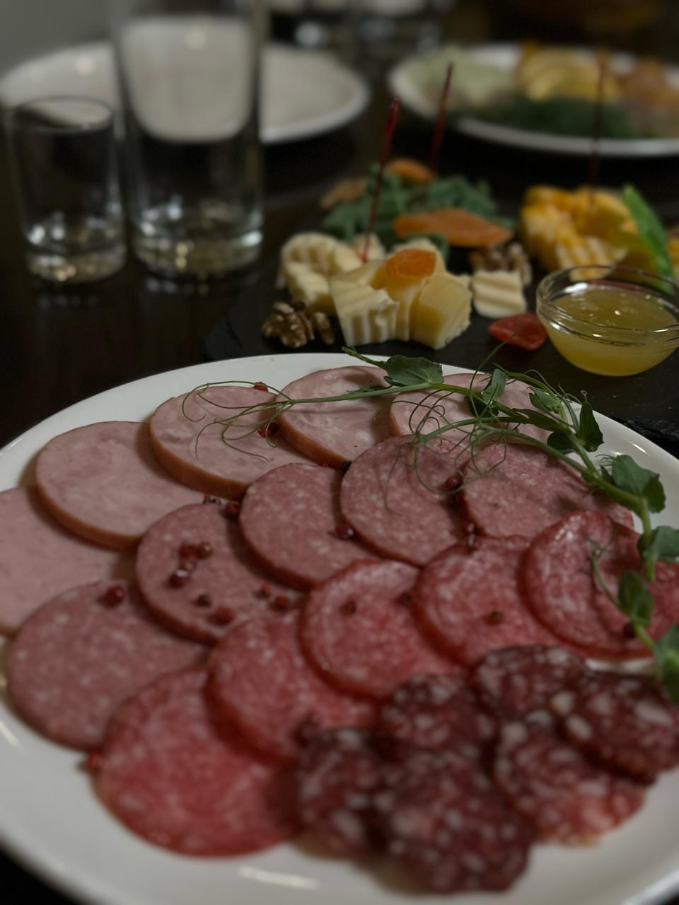 Колбасное ассорти