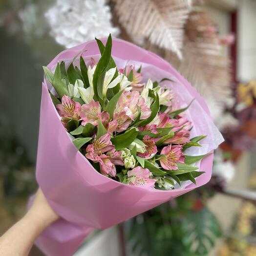 Моно букет из альстромерий