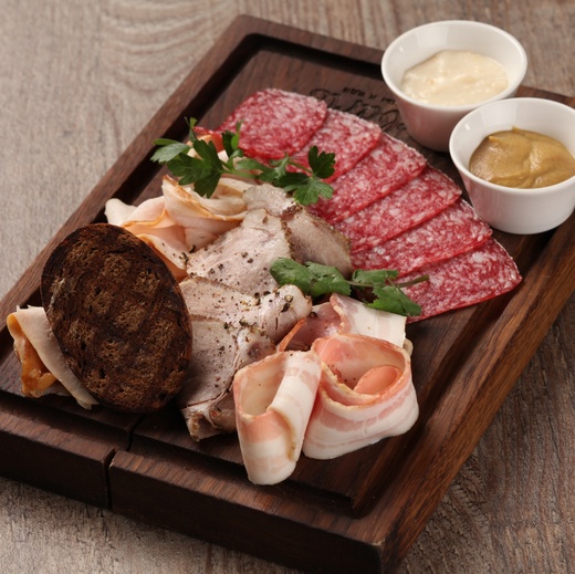 Мясное плато с домашней горчицей