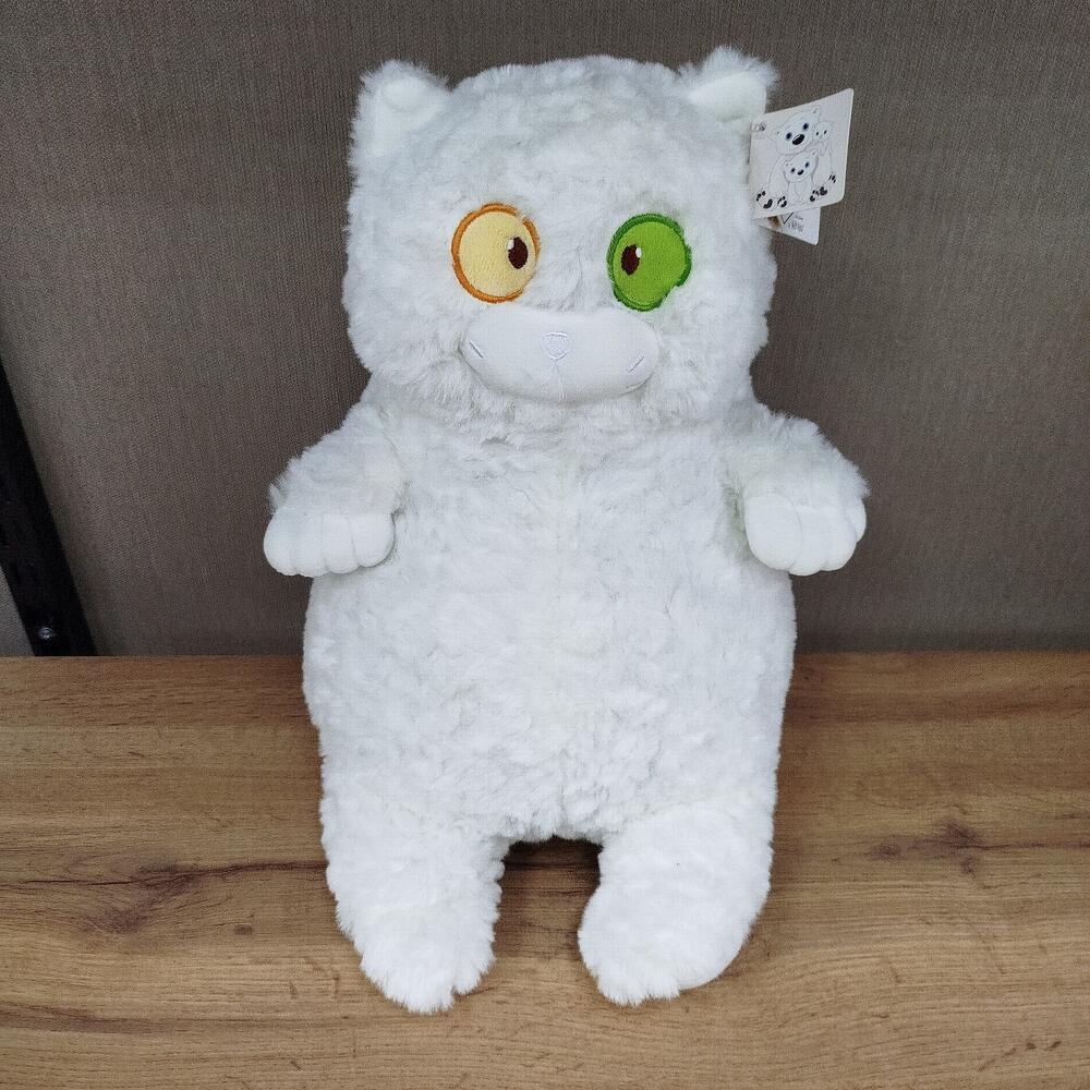 Белый кот