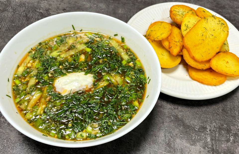 Окрошка на квасе с колбасой