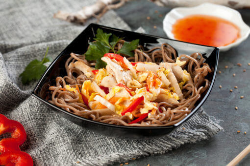 ГРЕЧНЕВАЯ С КУРИЦЕЙ + СОУС