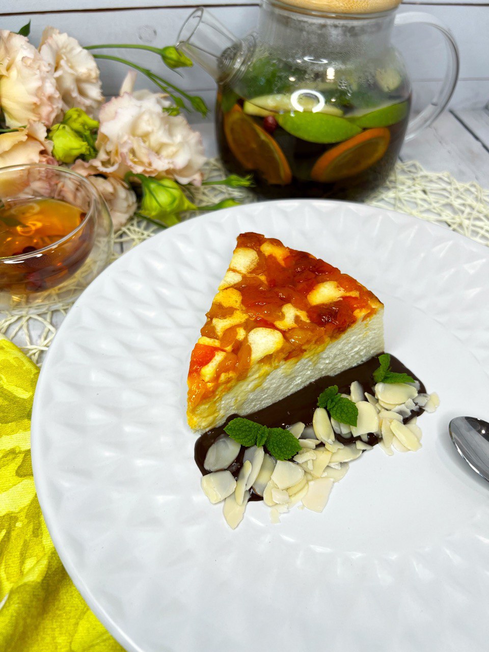 Творожный пирог с курагой и миндалем200г