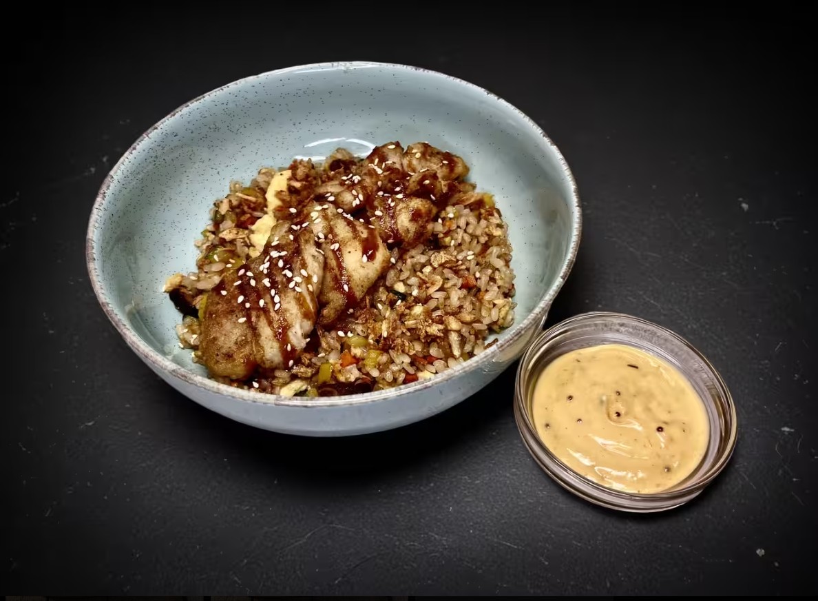 Окунь с рисом в соусе терияки 