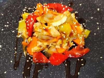 Курочка с овощами в соусе терияки