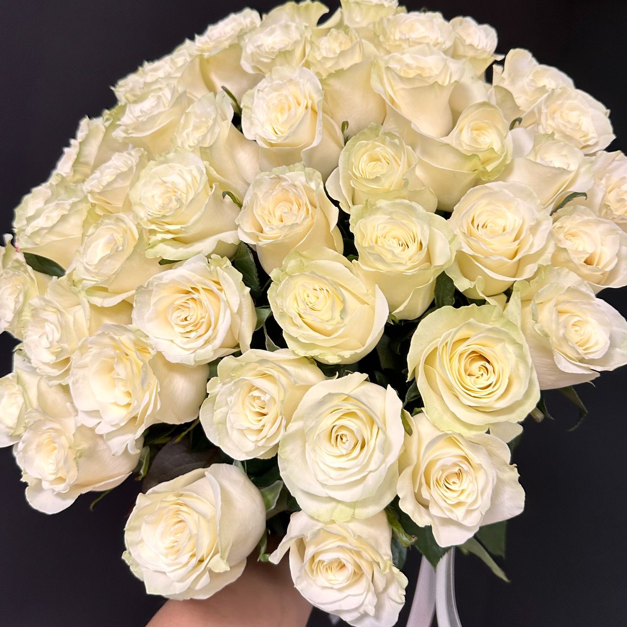 45 белых роз 60 см