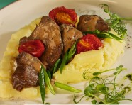 Говяжьи щечки с нежным пюре