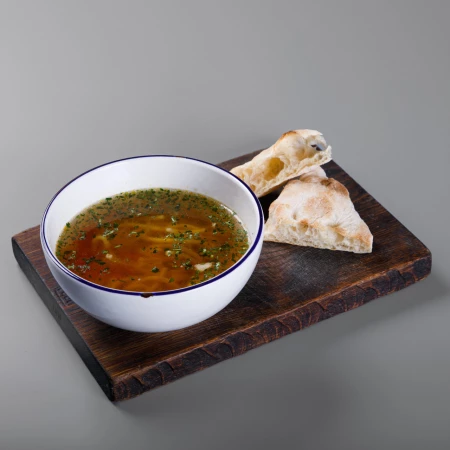 Куриный бульон с домашней лапшой и яйцом