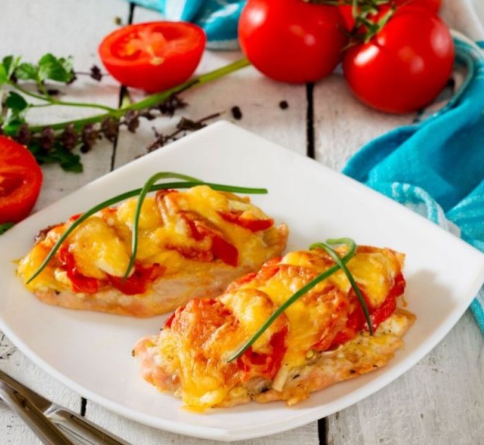 Грудка куриная с помидором
