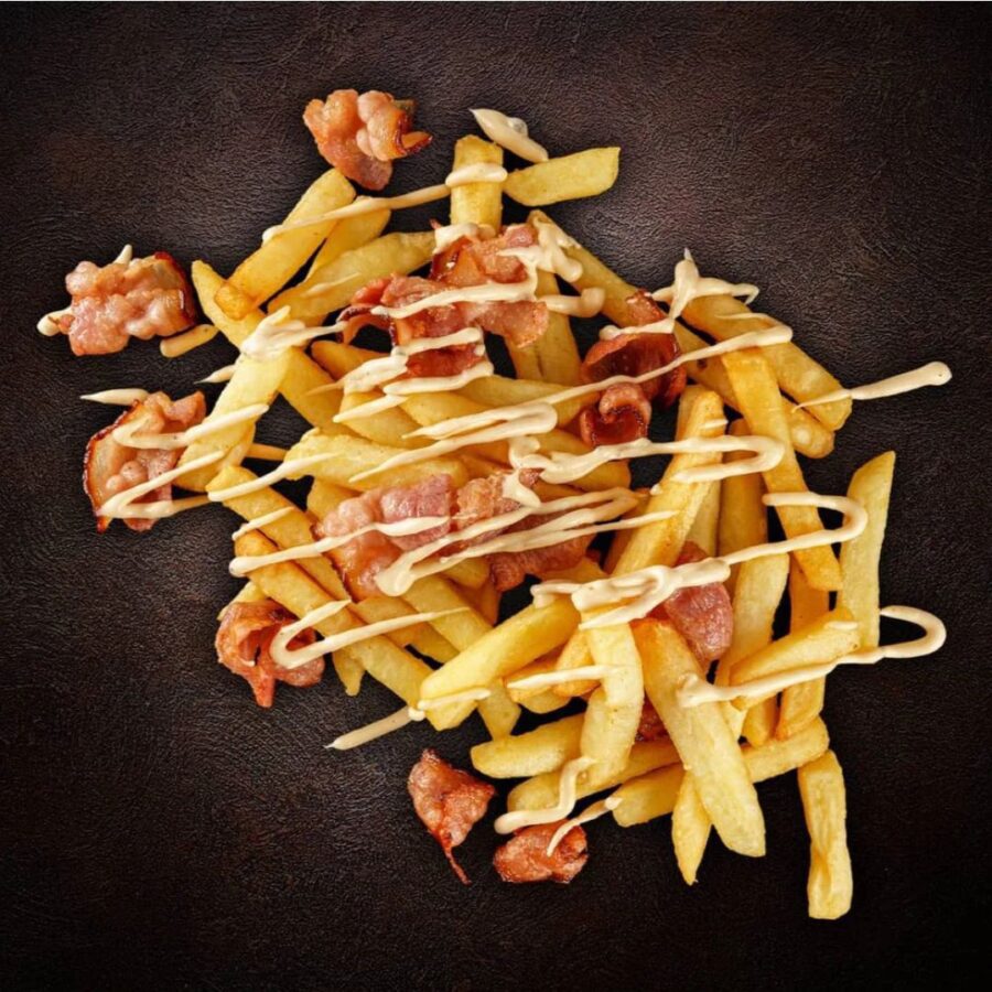 Фри с беконом и сырным соусом