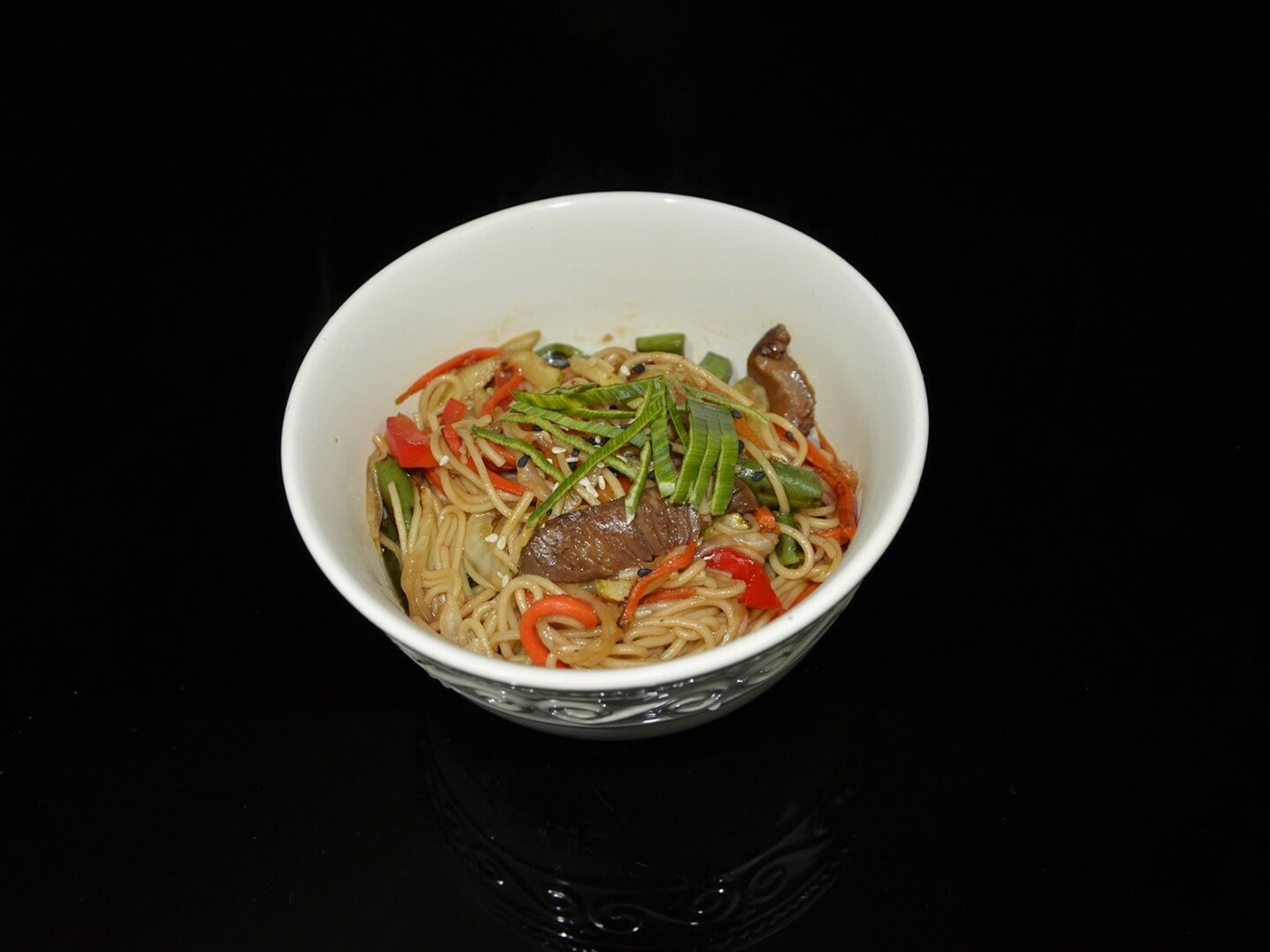 WOK с говядиной (яичная лапша)