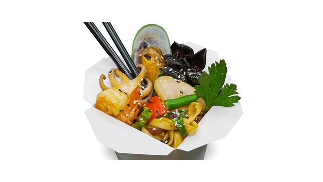 Удон с морепродуктами и овощами под устричным соусом,.