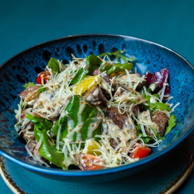 Салат с куриной печенью