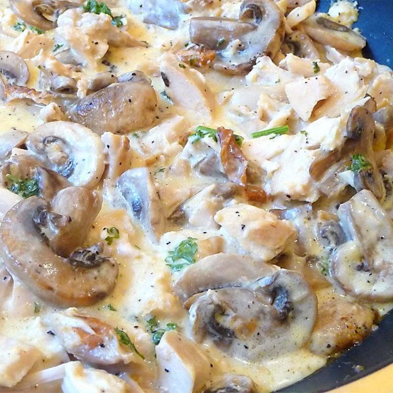 Фрикассе куриное с грибами