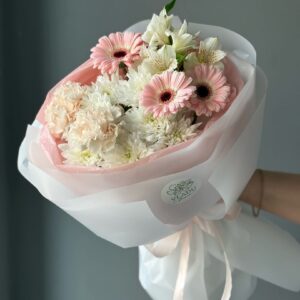 Нежный букет с розовыми гермини