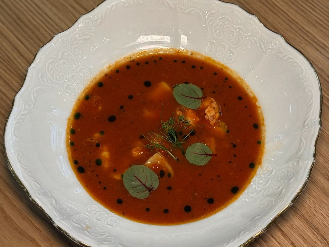 Томатный суп с морепродуктами