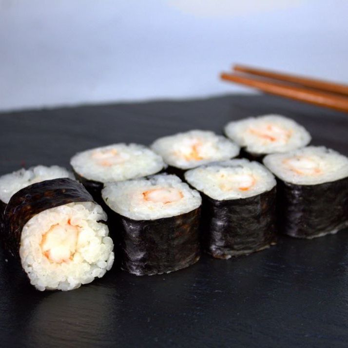 Классический ролл с креветкой