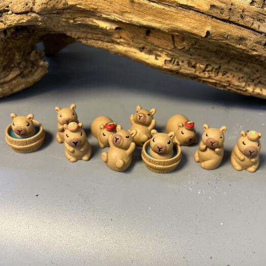 Рандомная фигурка капибара
