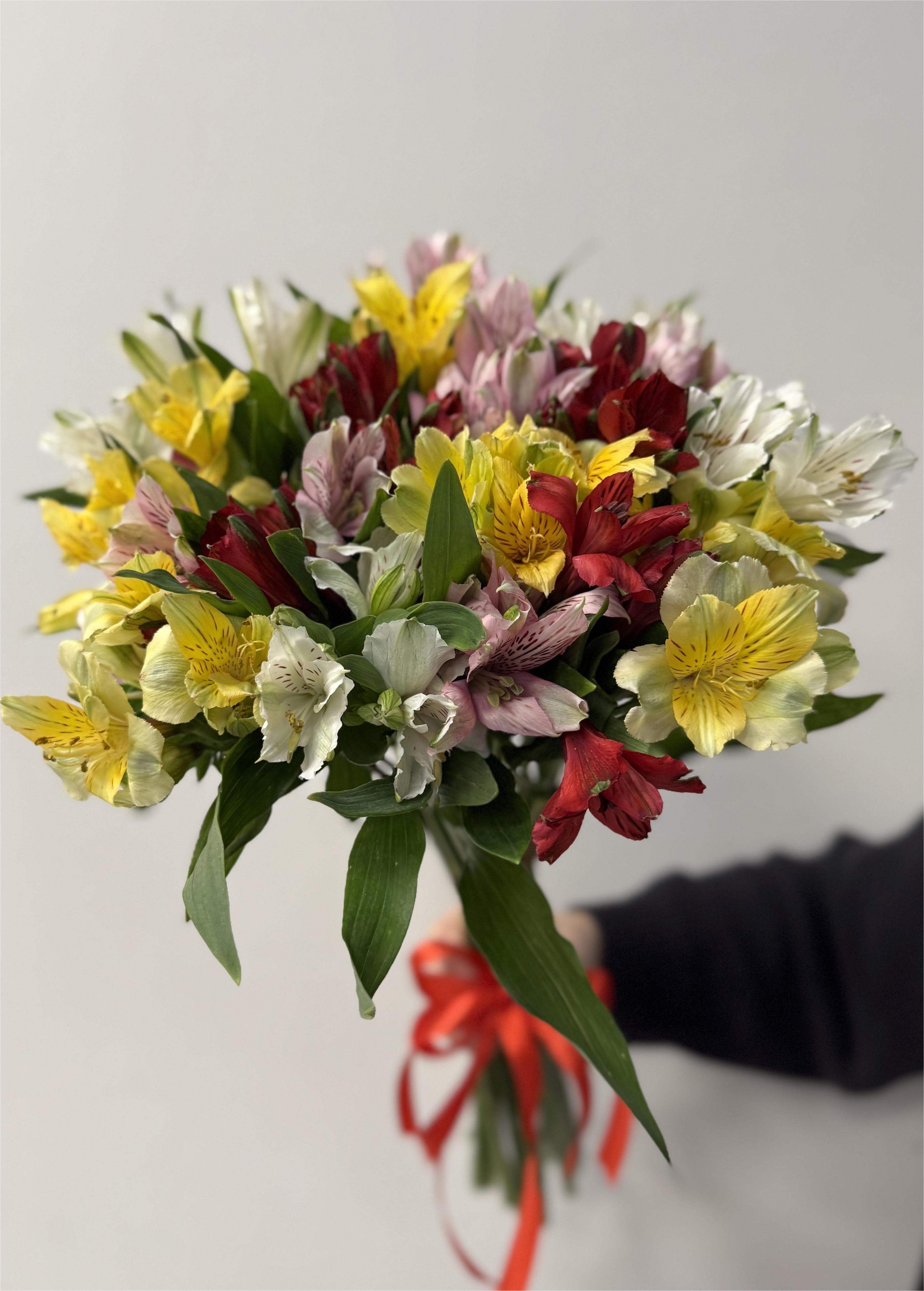 Букет из 19 альстромерий микс под ленту