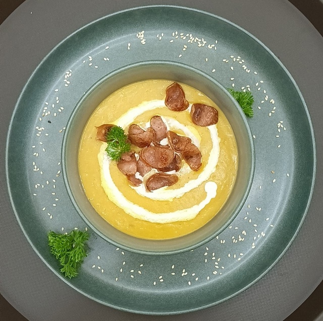Крем-суп с охотничьими колбасками