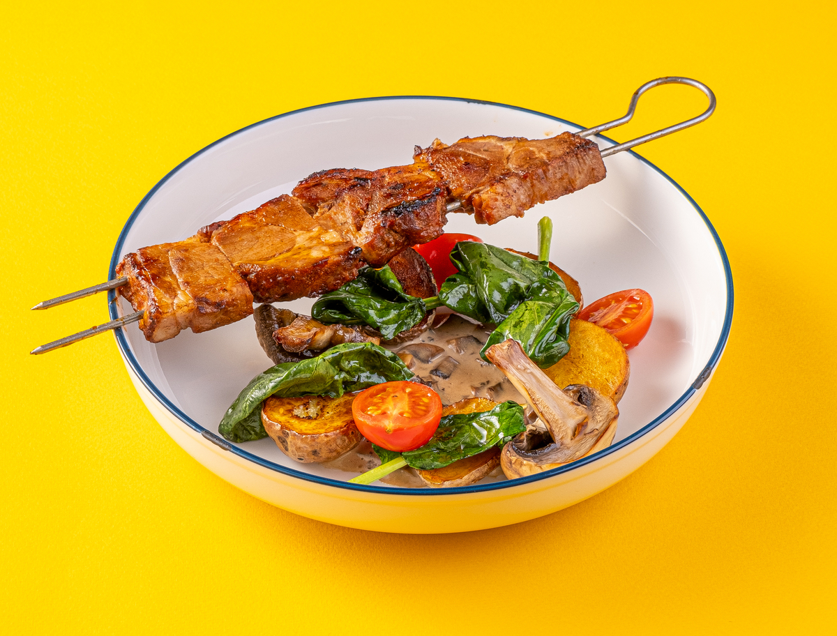 Свиная шея с жареными овощами